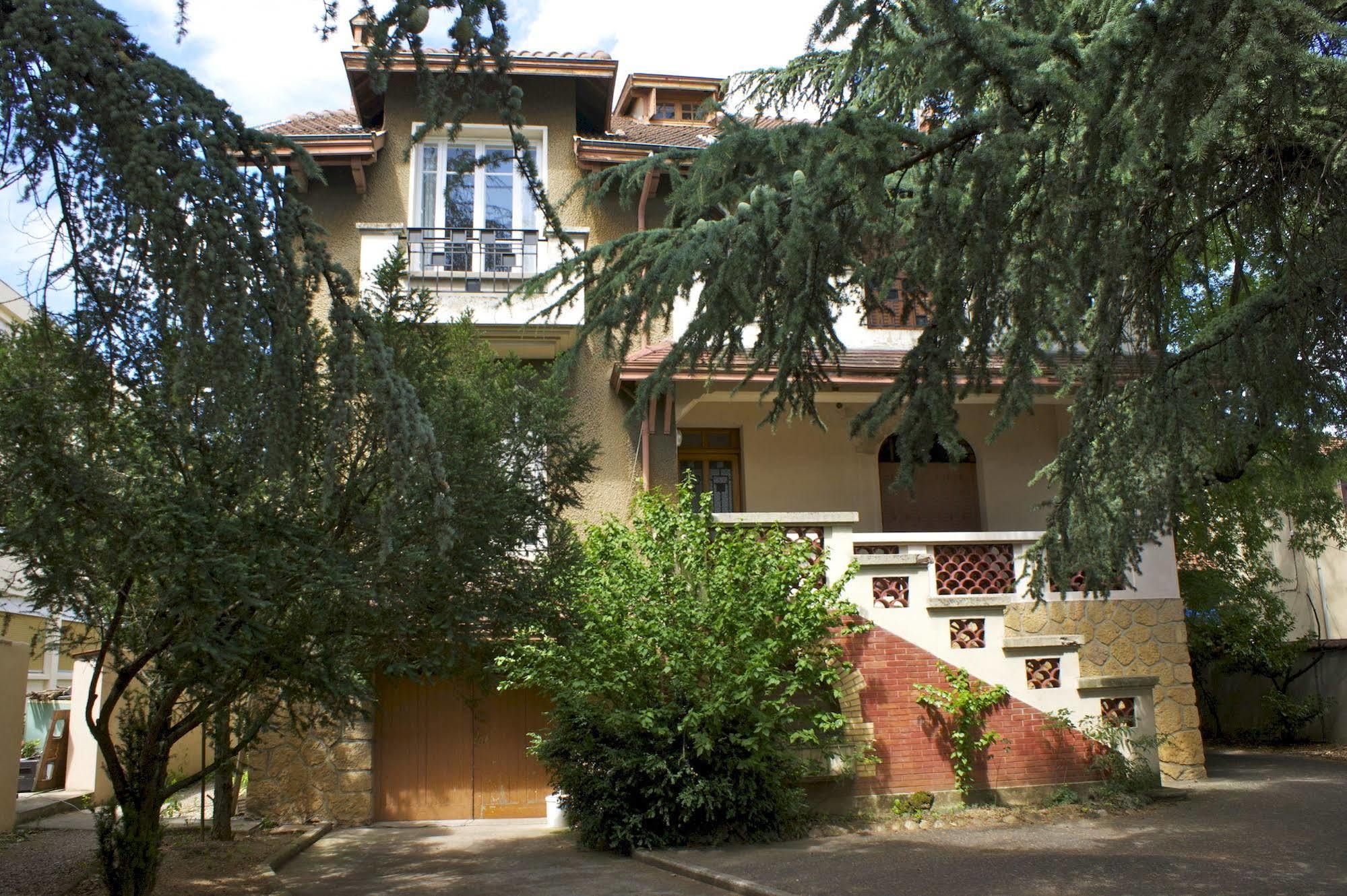 Hotel Le Lyon Bron Esterno foto