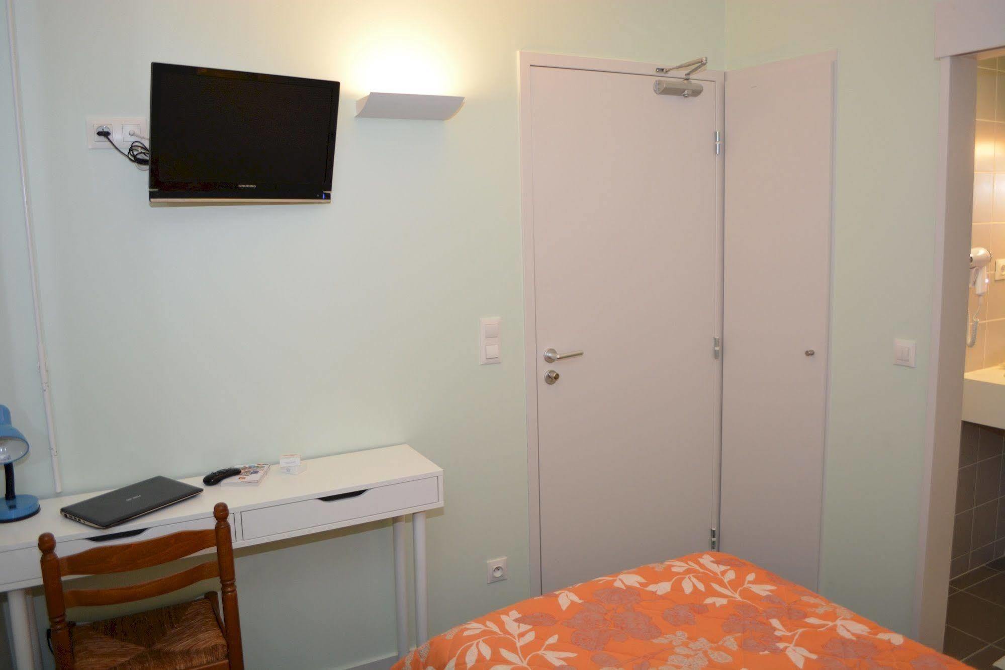 Hotel Le Lyon Bron Esterno foto