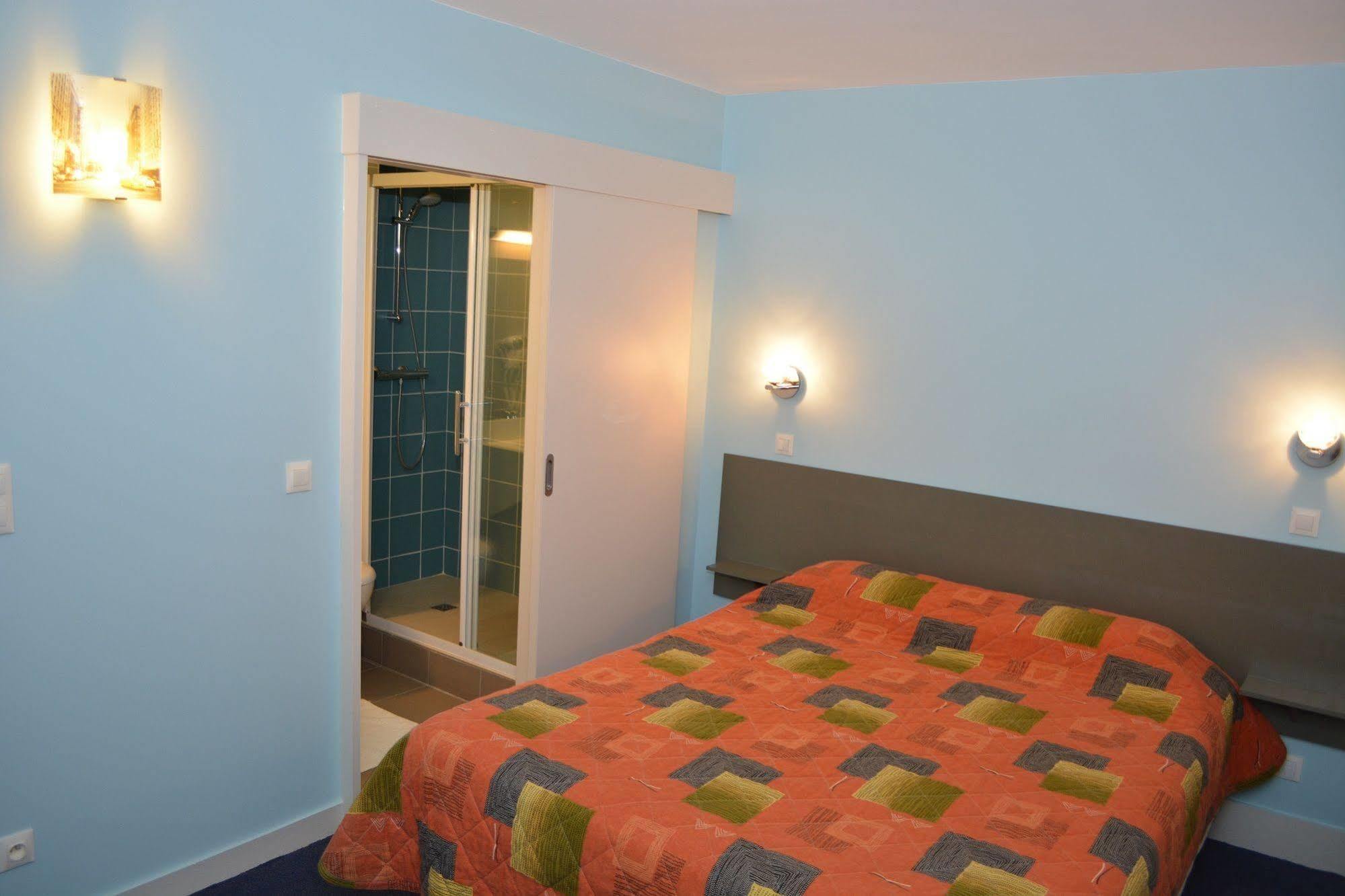 Hotel Le Lyon Bron Esterno foto