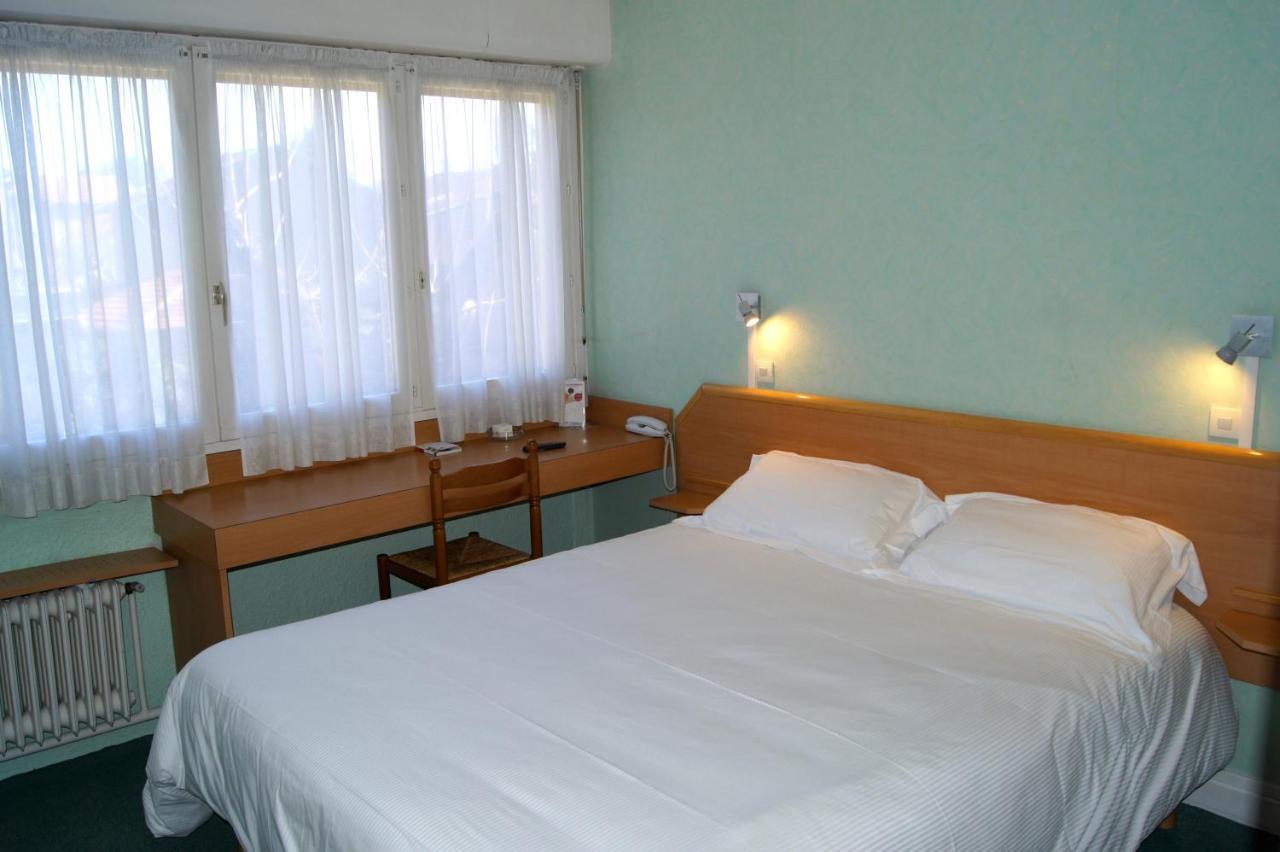 Hotel Le Lyon Bron Esterno foto